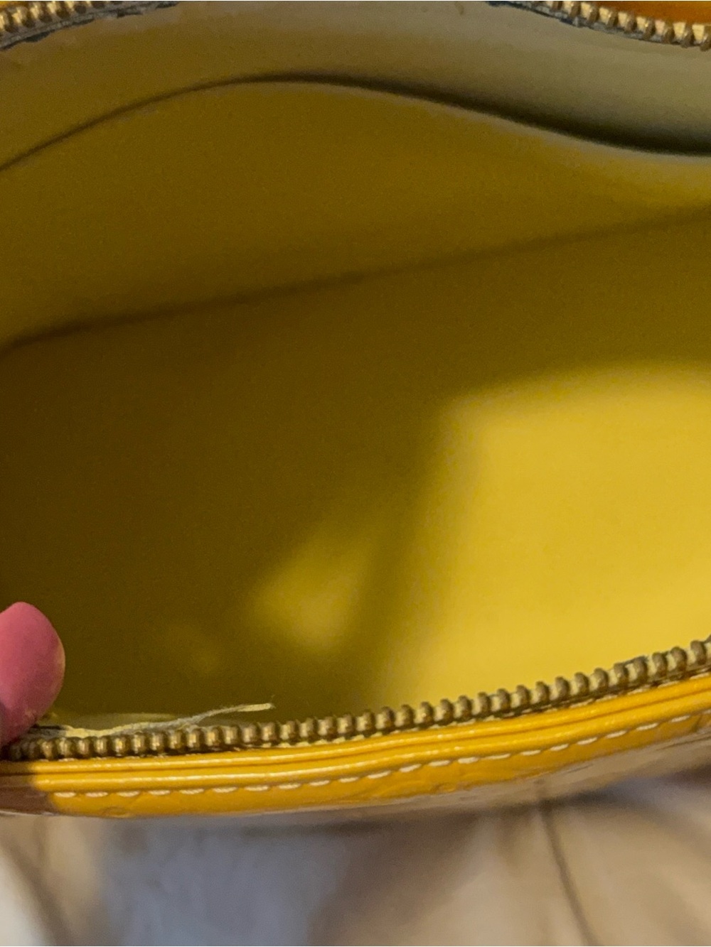 Louis Vuitton Vernis Yellow Patent Leather Tote Bag Rare Vintage Y2K - Picture 15 of 16